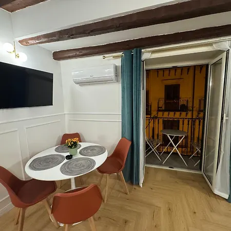 Calamore Apartment *