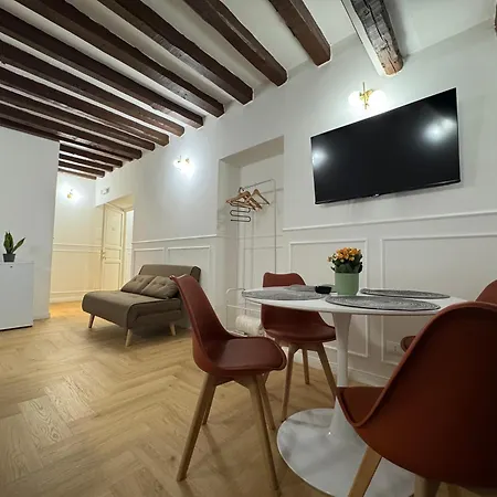 Calamore Apartment *