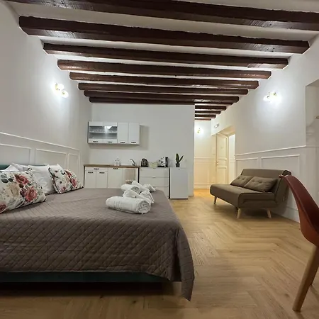 Calamore Apartment *